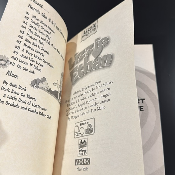 Lizzie McGuire #10: Lizzie Loves Ethan - Paperback Novel - Picture 3 of 9